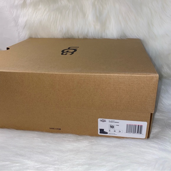 UGG Boots size 10 New in box - Picture 15 of 15